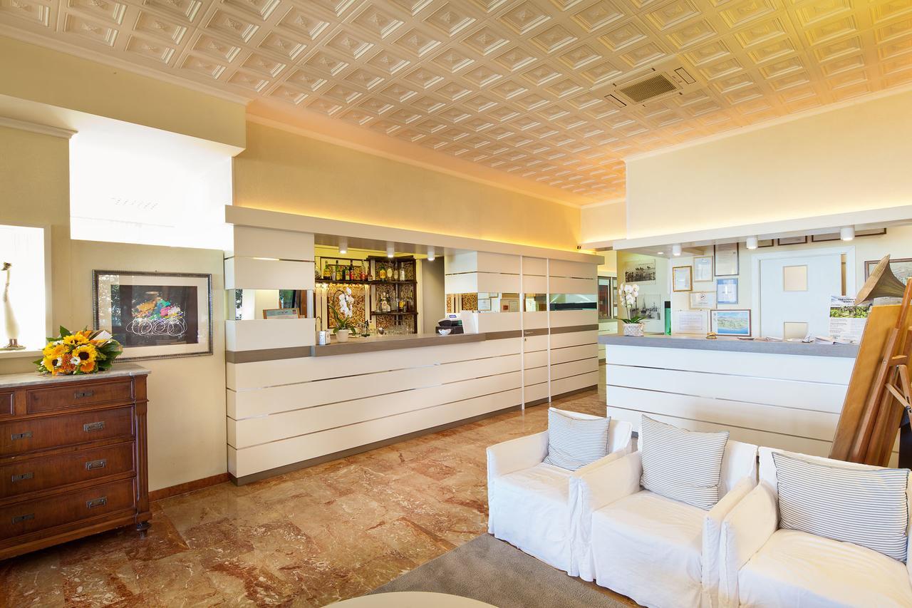 Hotel Beaurivage Фано Экстерьер фото