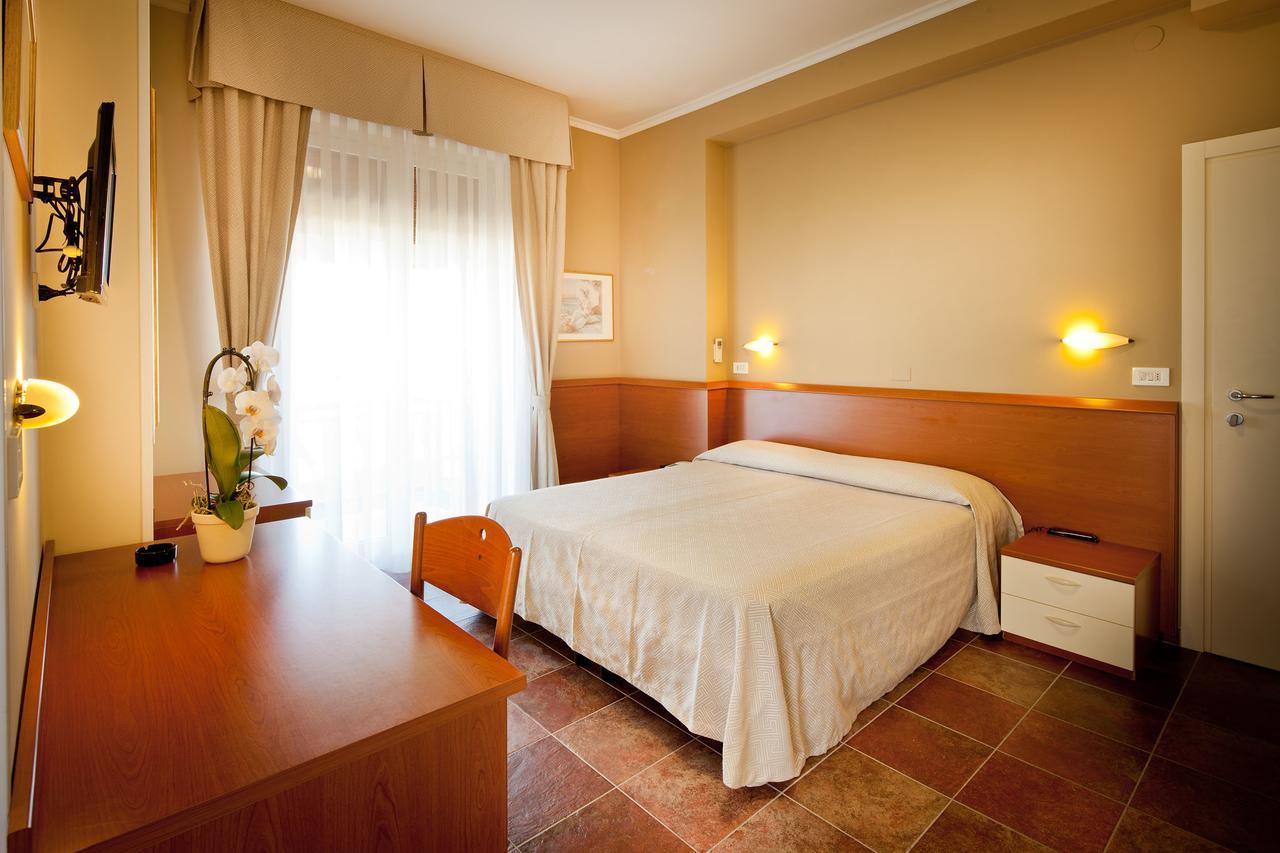 Hotel Beaurivage Фано Экстерьер фото